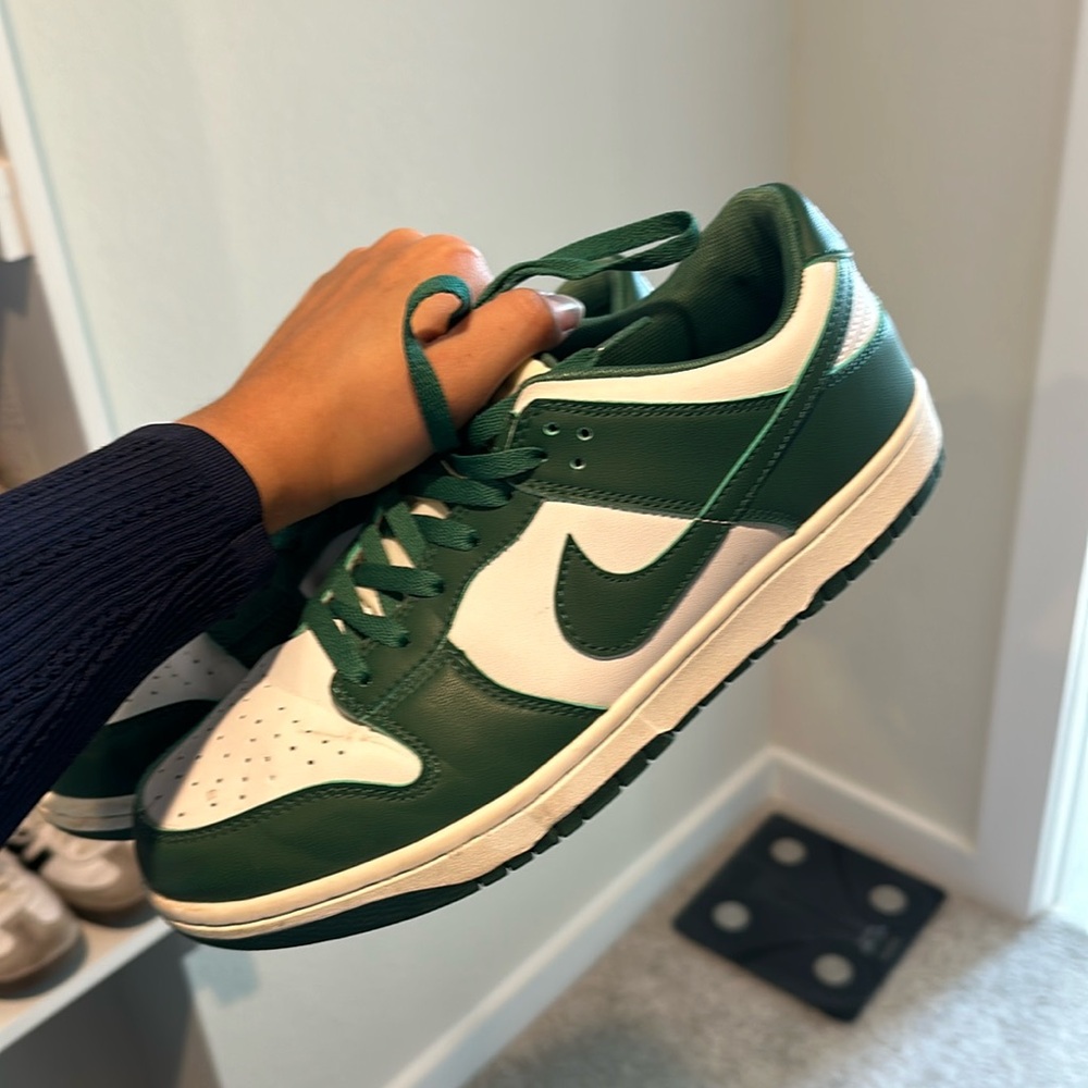 Men’s green Michigan dunks